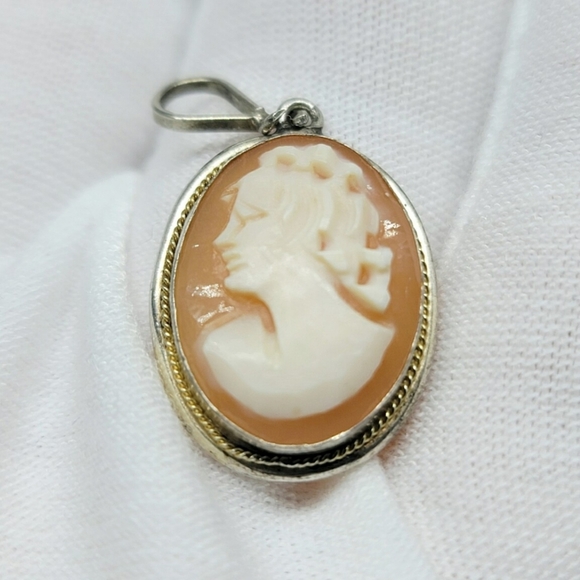 Jewelry - Vintage Italian 800 Silver and Shell Cameo Pendant
